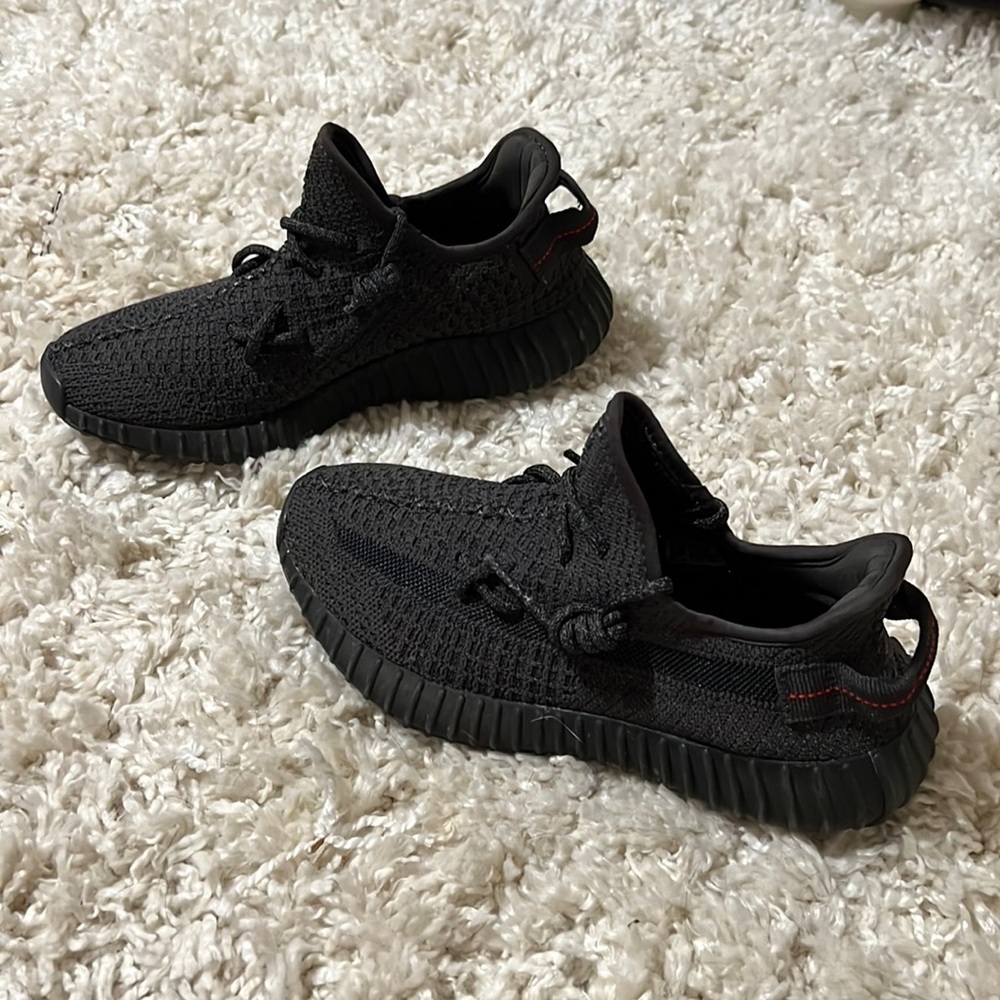 Yeezy 350 Black, reflective, Women 6.5